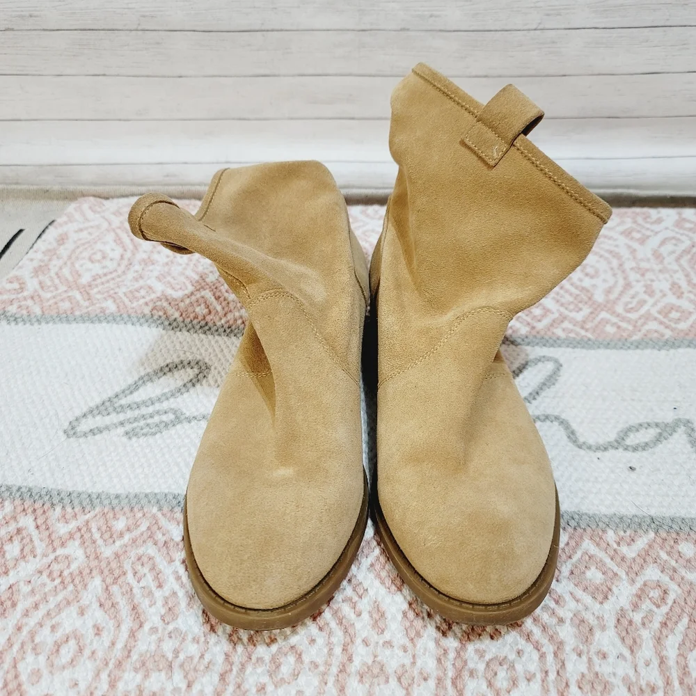 BCBGeneration SLOUCH TAN SUEDE BOOTIES, SZ 8.5, EXCELLENT PRE OWNED CONDITION - Picture 2 of 7